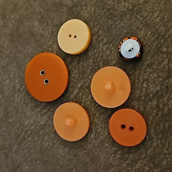 3/$30 Vintage Estate Orange Mother of Pearl Acrylic Buttons - Picture 5 of 5
